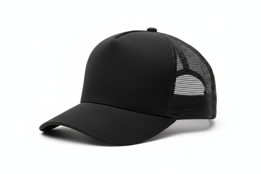 gorra negra tipo trucker